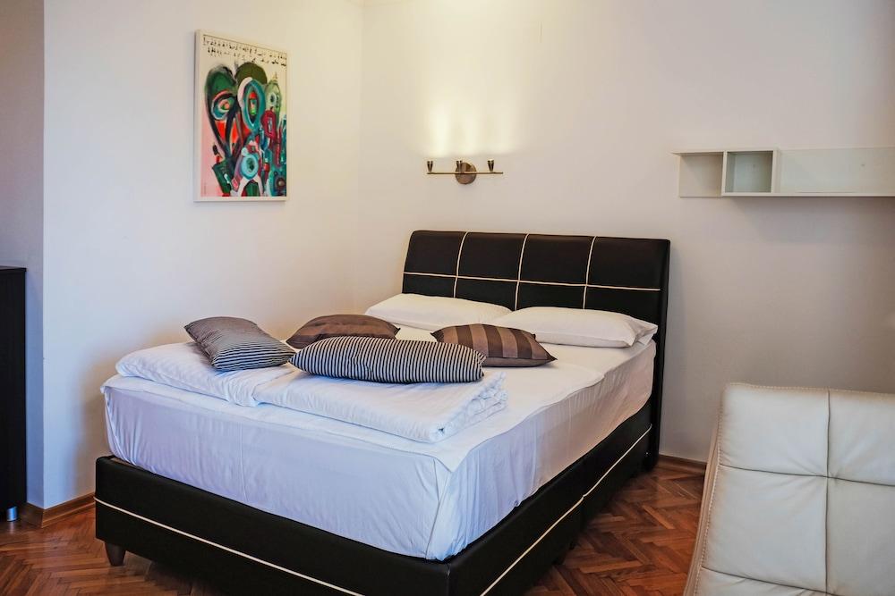 Hotel Vila Lux บุดวา ภายนอก รูปภาพ