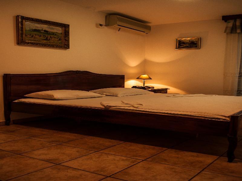 Hotel Vila Lux บุดวา ภายนอก รูปภาพ